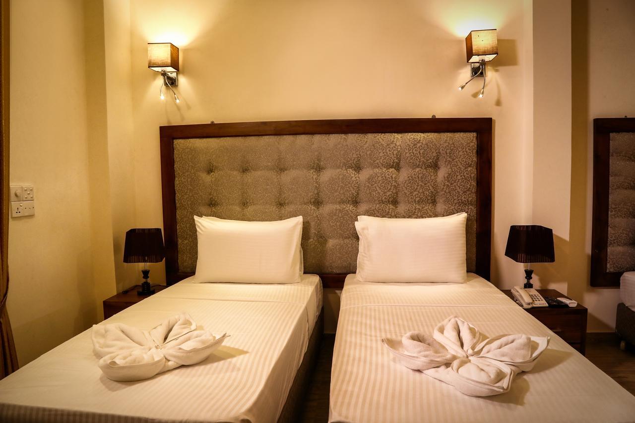 Vendol Maliga Edge Hotel Kandy Buitenkant foto