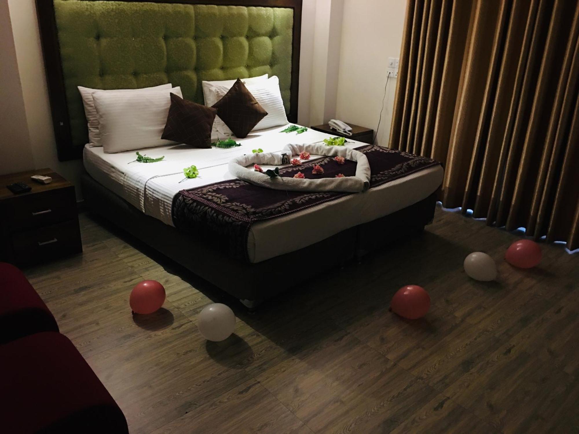 Vendol Maliga Edge Hotel Kandy Buitenkant foto